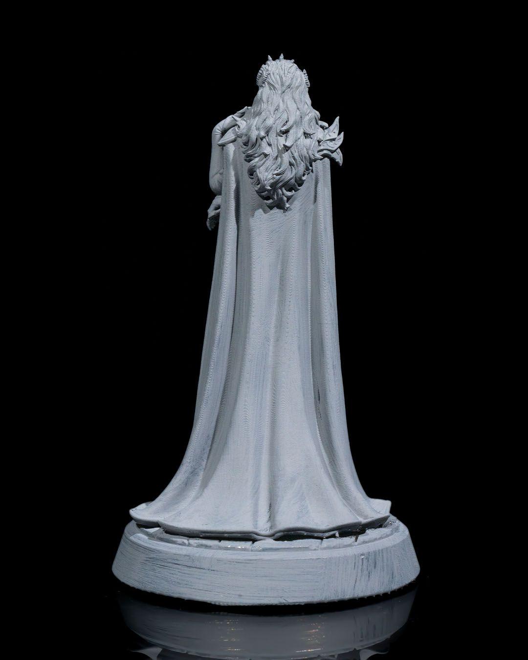 Vampire Queen RPG Model w/ base